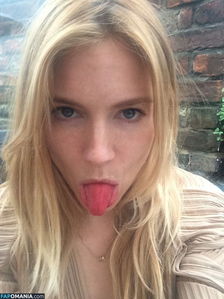 Sienna Miller Nackt Geleaktes Foto #23