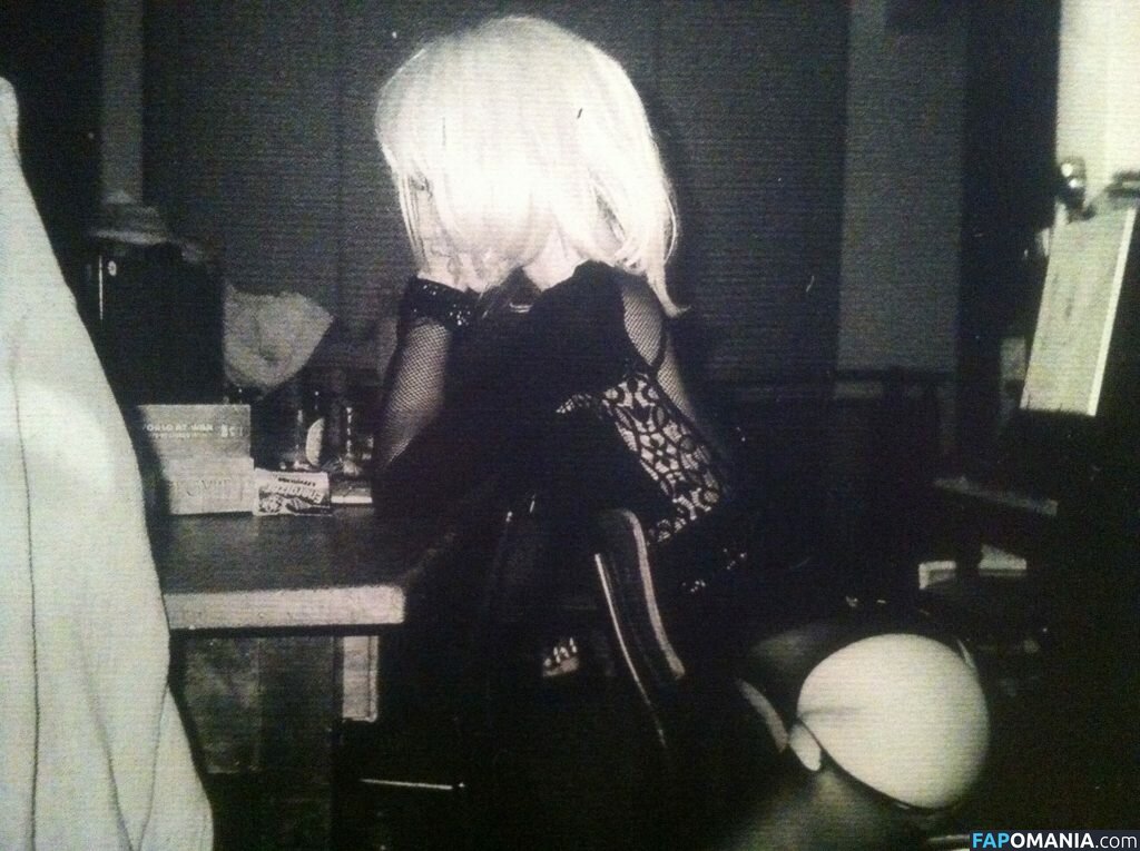 Suki Waterhouse Nackt Geleaktes Foto #39