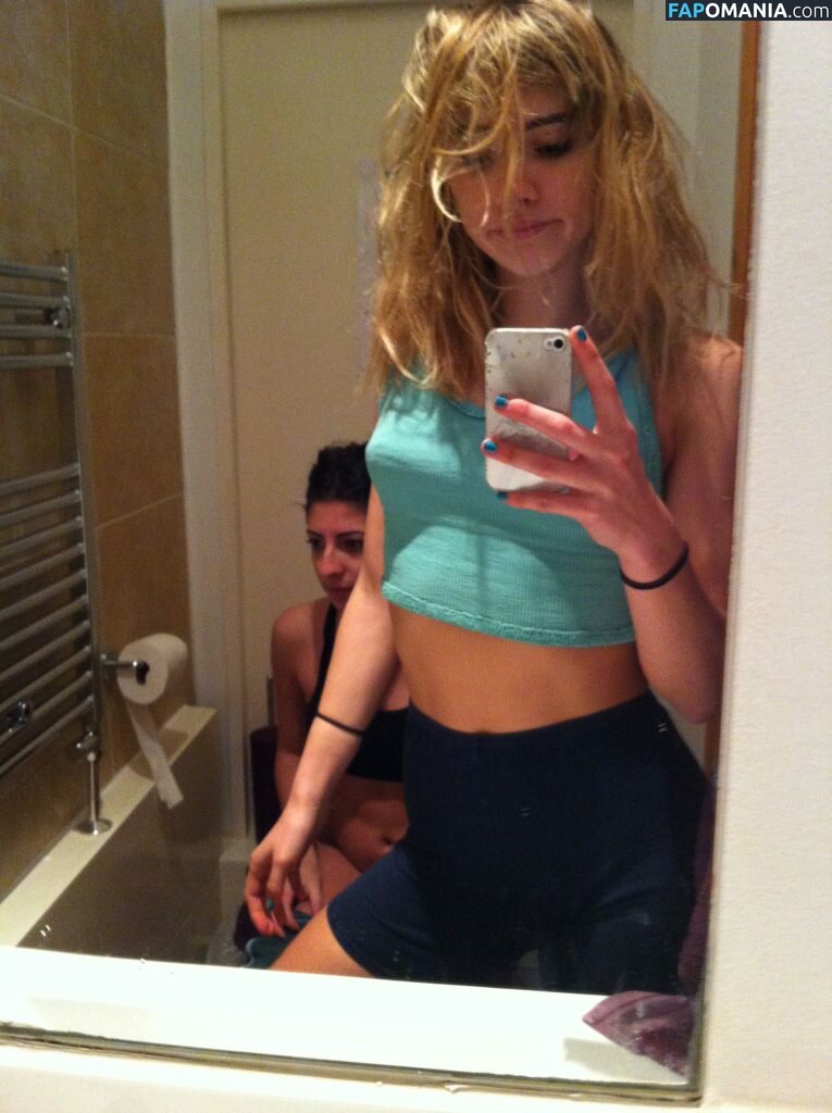 Suki Waterhouse Nackt Geleaktes Foto #46