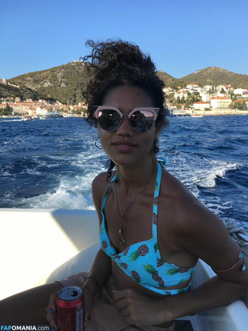 Vick Hope Nackt Geleaktes Foto #195