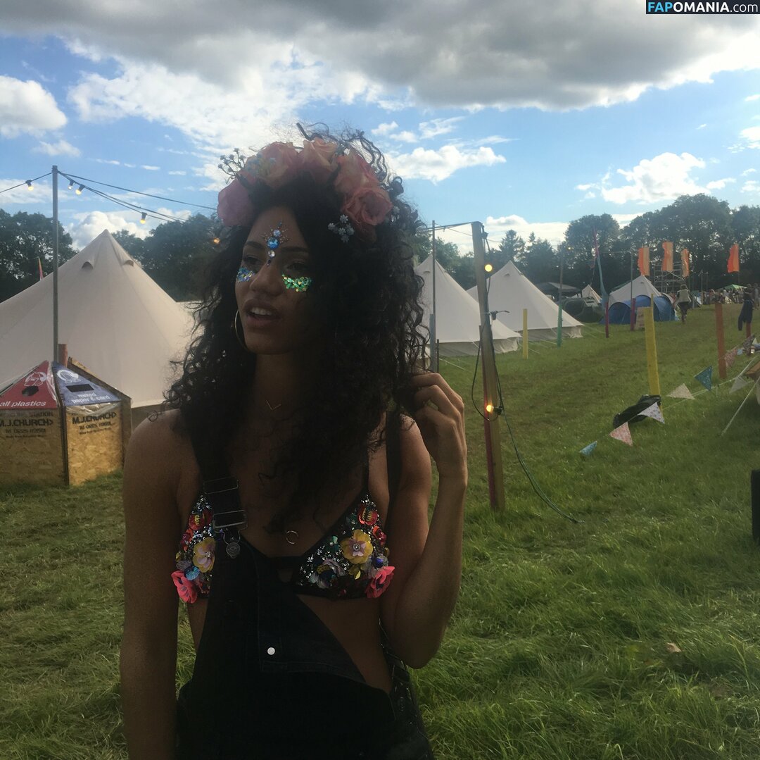 Vick Hope Nackt Geleaktes Foto #216