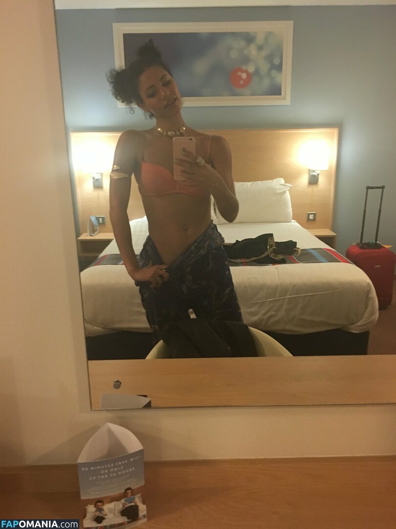 Vick Hope Nackt Geleaktes Foto #292