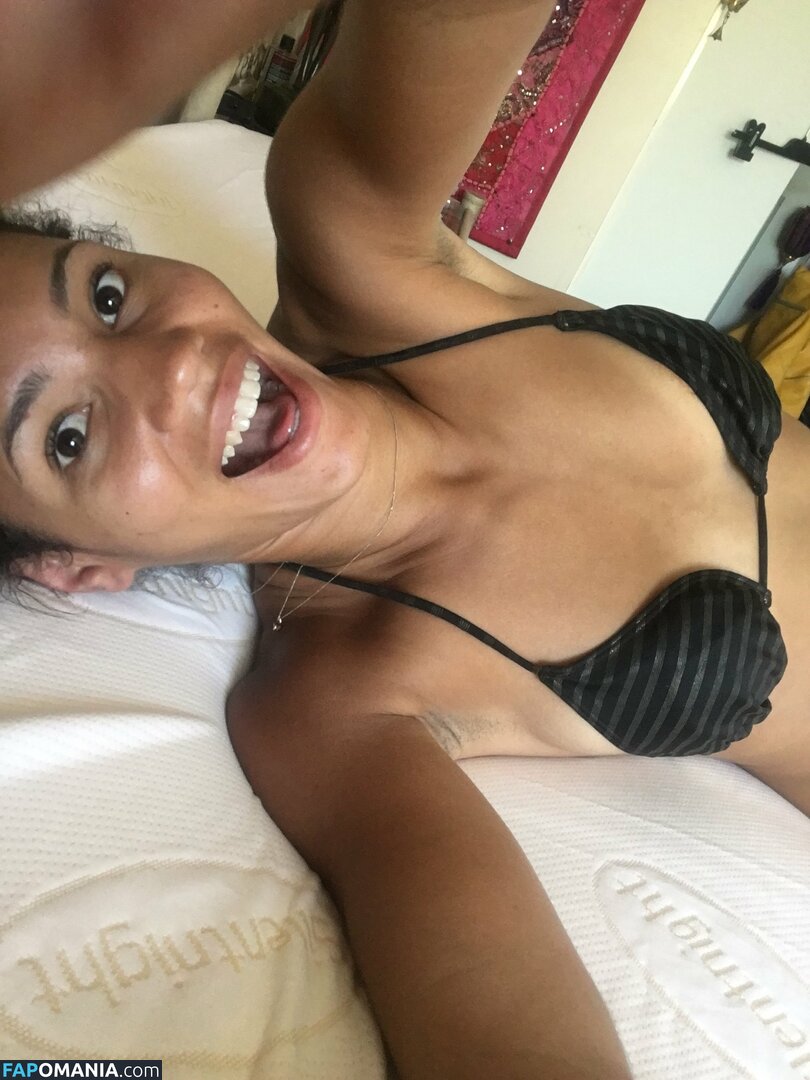 Vick Hope Nackt Geleaktes Foto #298