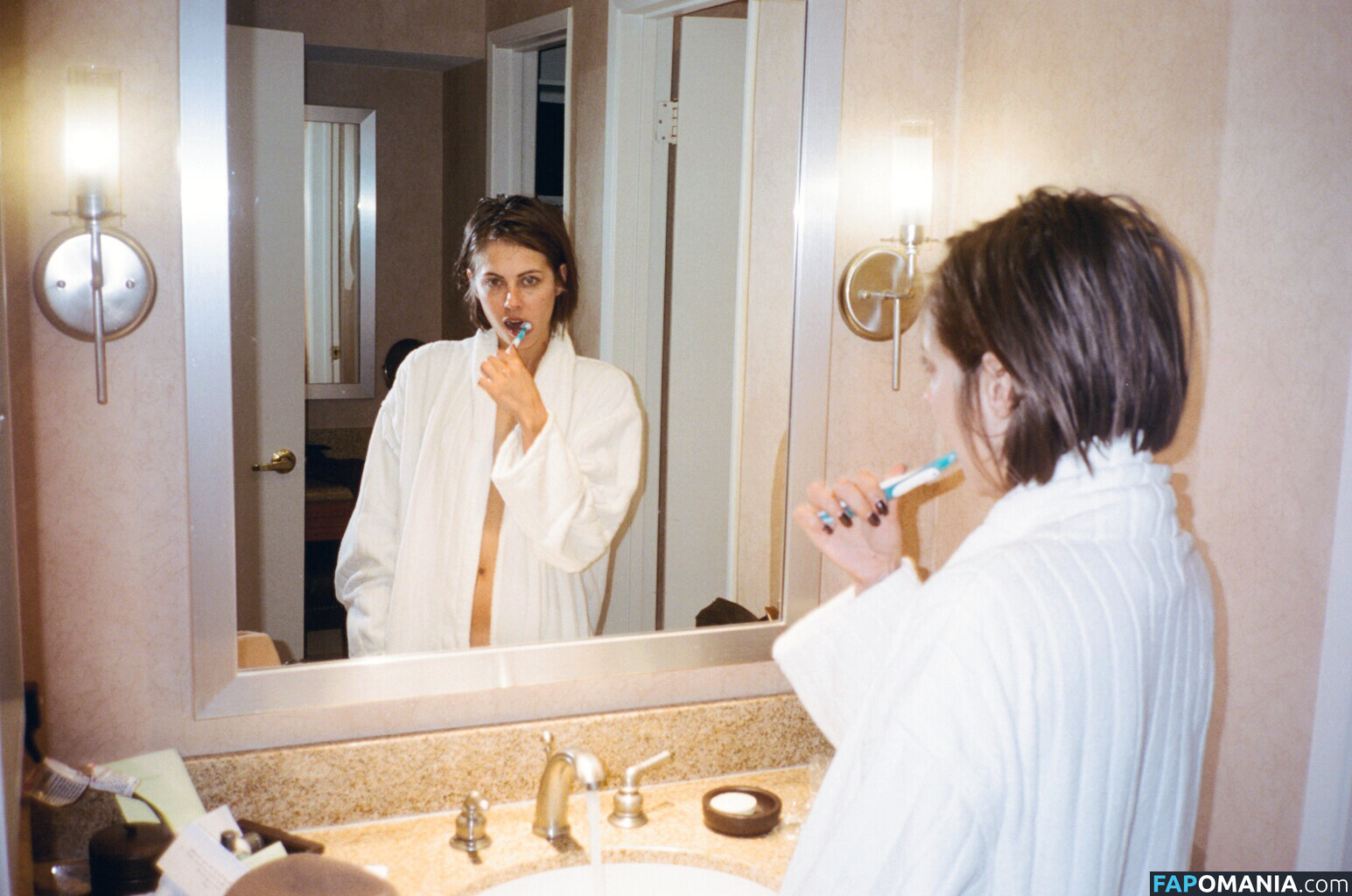 Willa Holland Nackt Geleaktes Foto #5
