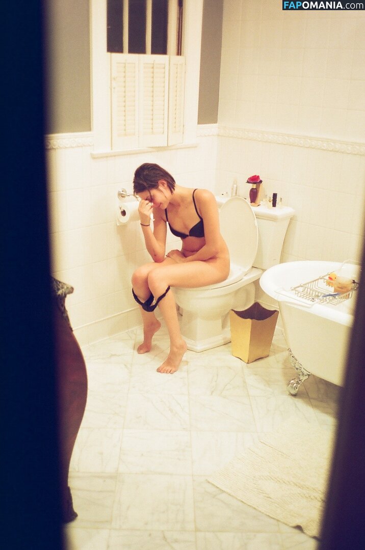 Willa Holland Nackt Geleaktes Foto #8