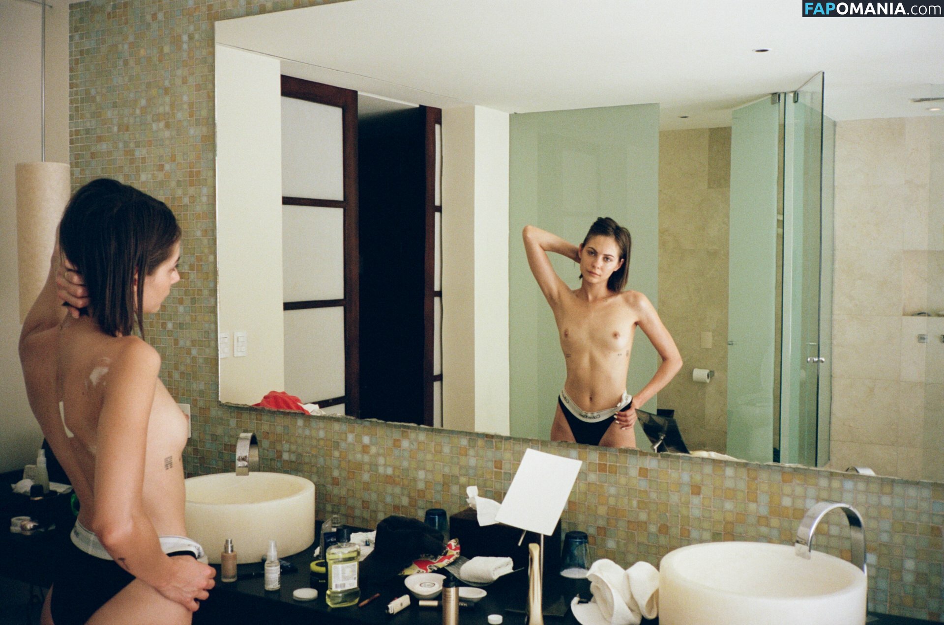 Willa Holland Nackt Geleaktes Foto #39