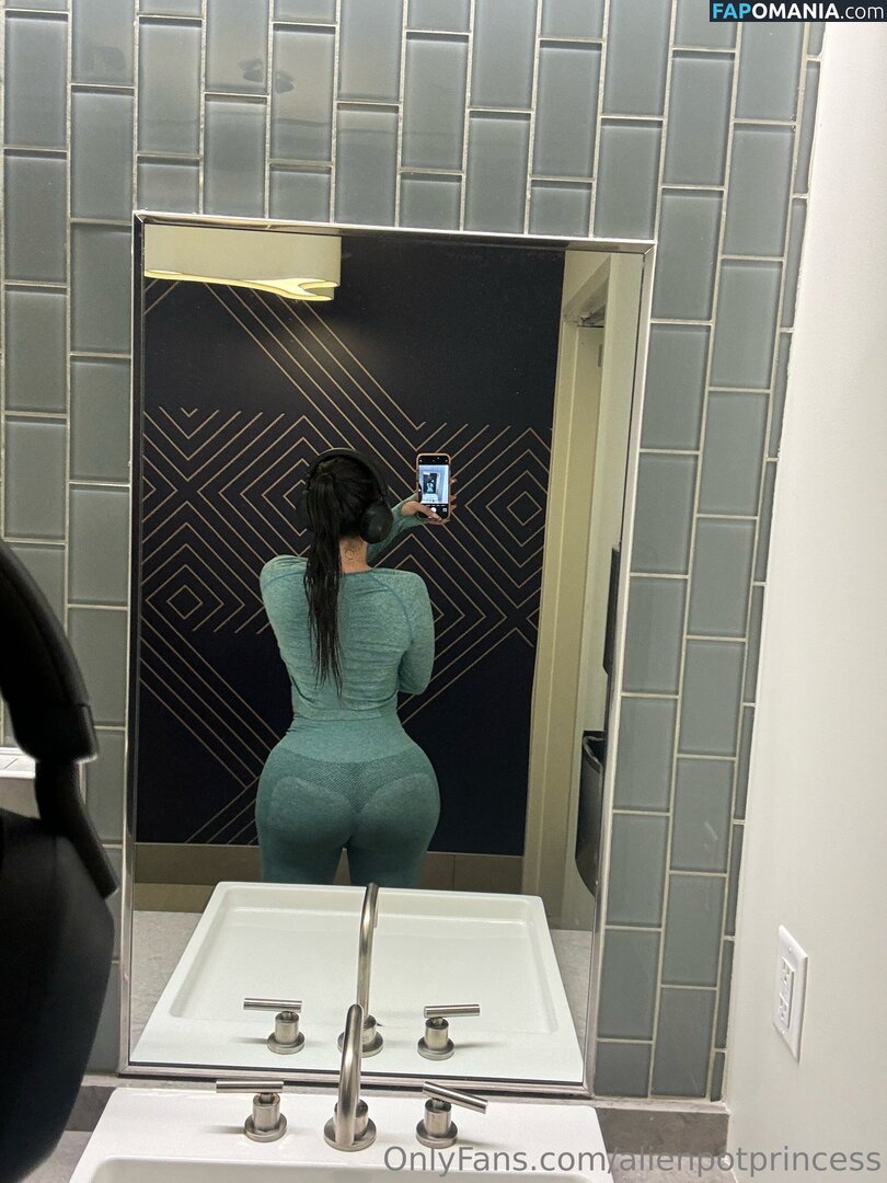 AlienPotPrincess / _alienpotprincess_ Nackt OnlyFans  Geleaktes Foto #4