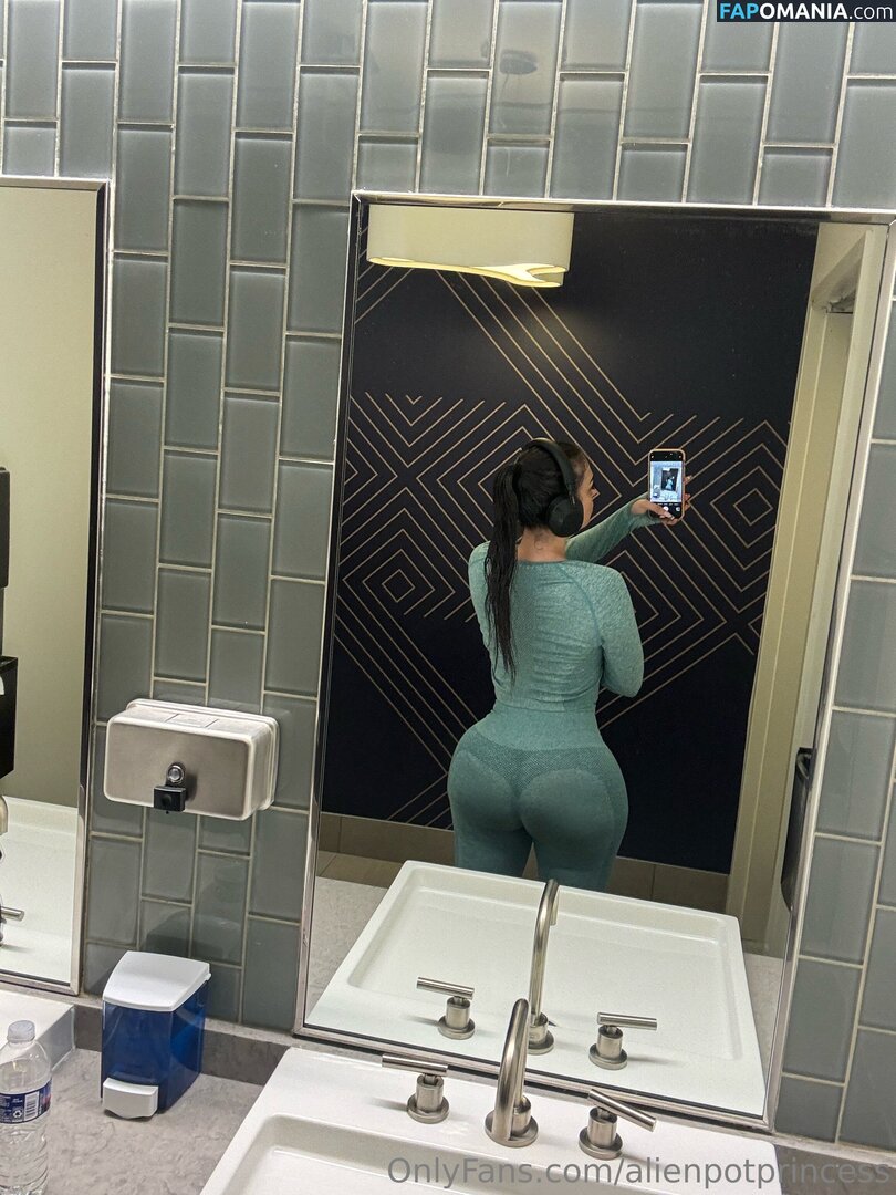 AlienPotPrincess / _alienpotprincess_ Nackt OnlyFans  Geleaktes Foto #5