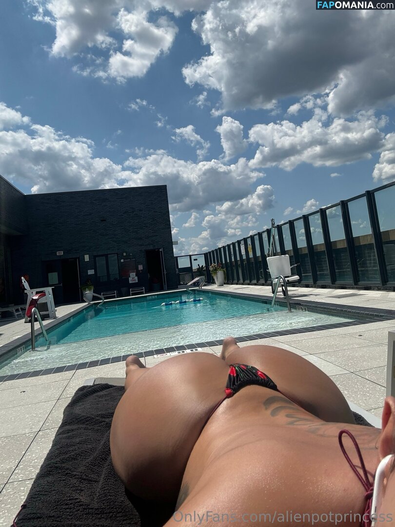 AlienPotPrincess / _alienpotprincess_ Nackt OnlyFans  Geleaktes Foto #9