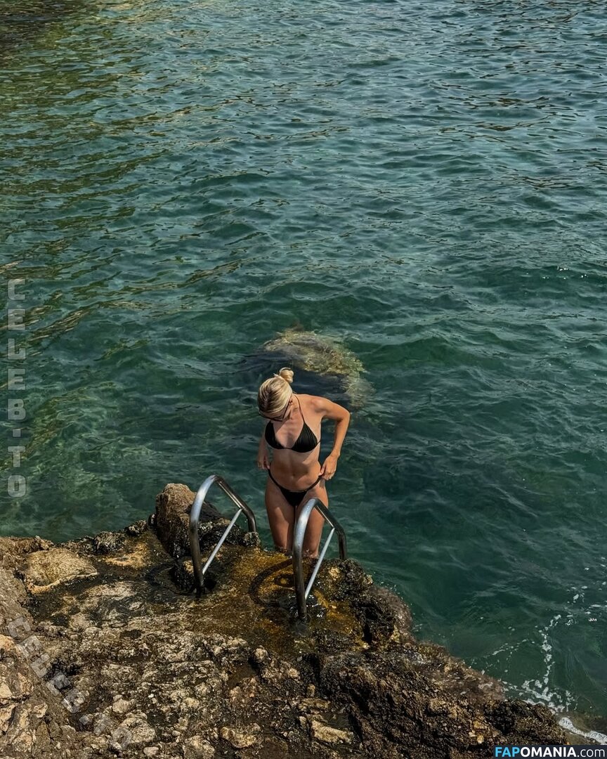 Anna Seidel / annaseidelshorttrack / darkredgrape Nackt OnlyFans  Geleaktes Foto #8