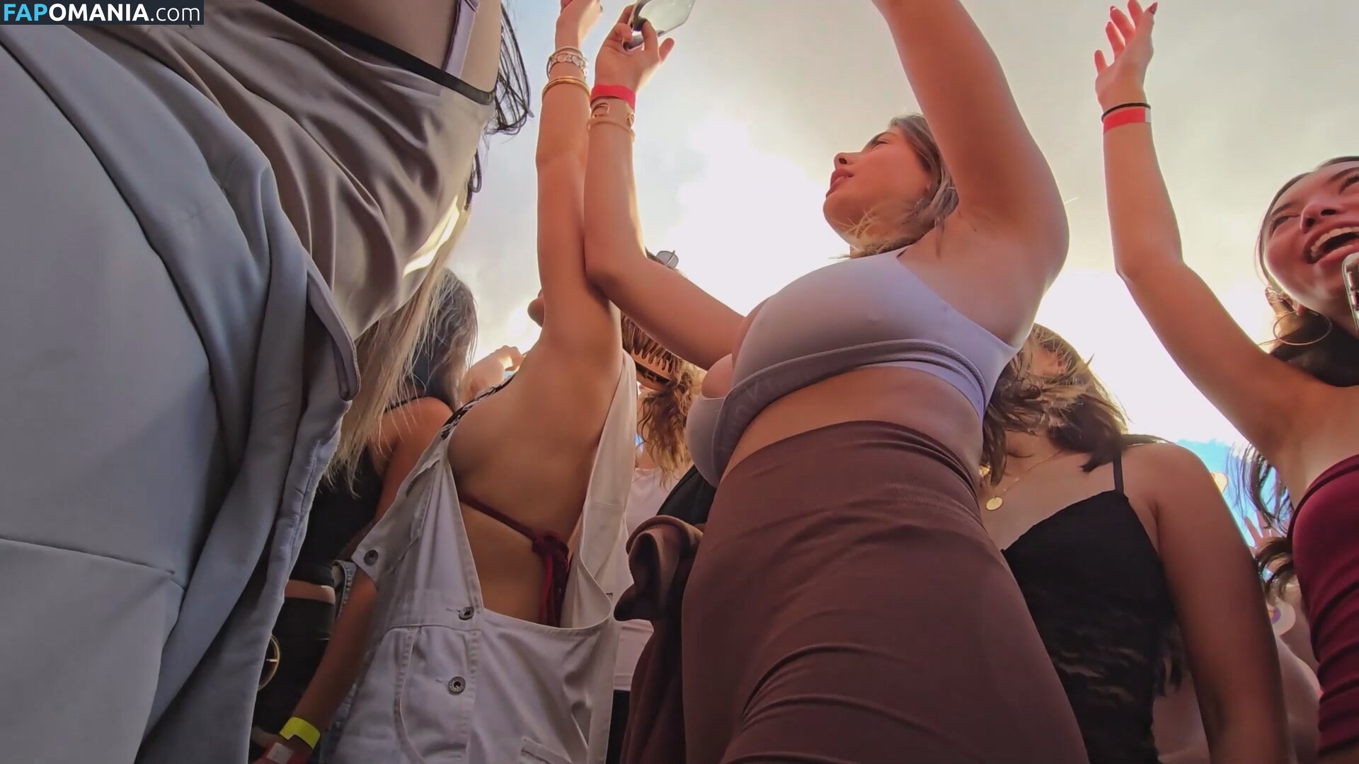 CANDID Boobs / bouncy / braless / cleavage / downblouse / jiggly Nackt OnlyFans  Geleaktes Foto #3