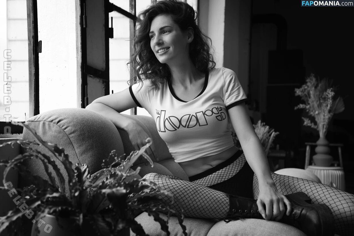 caro_petitemodel / petitemodelCaro Nackt OnlyFans  Geleaktes Foto #1