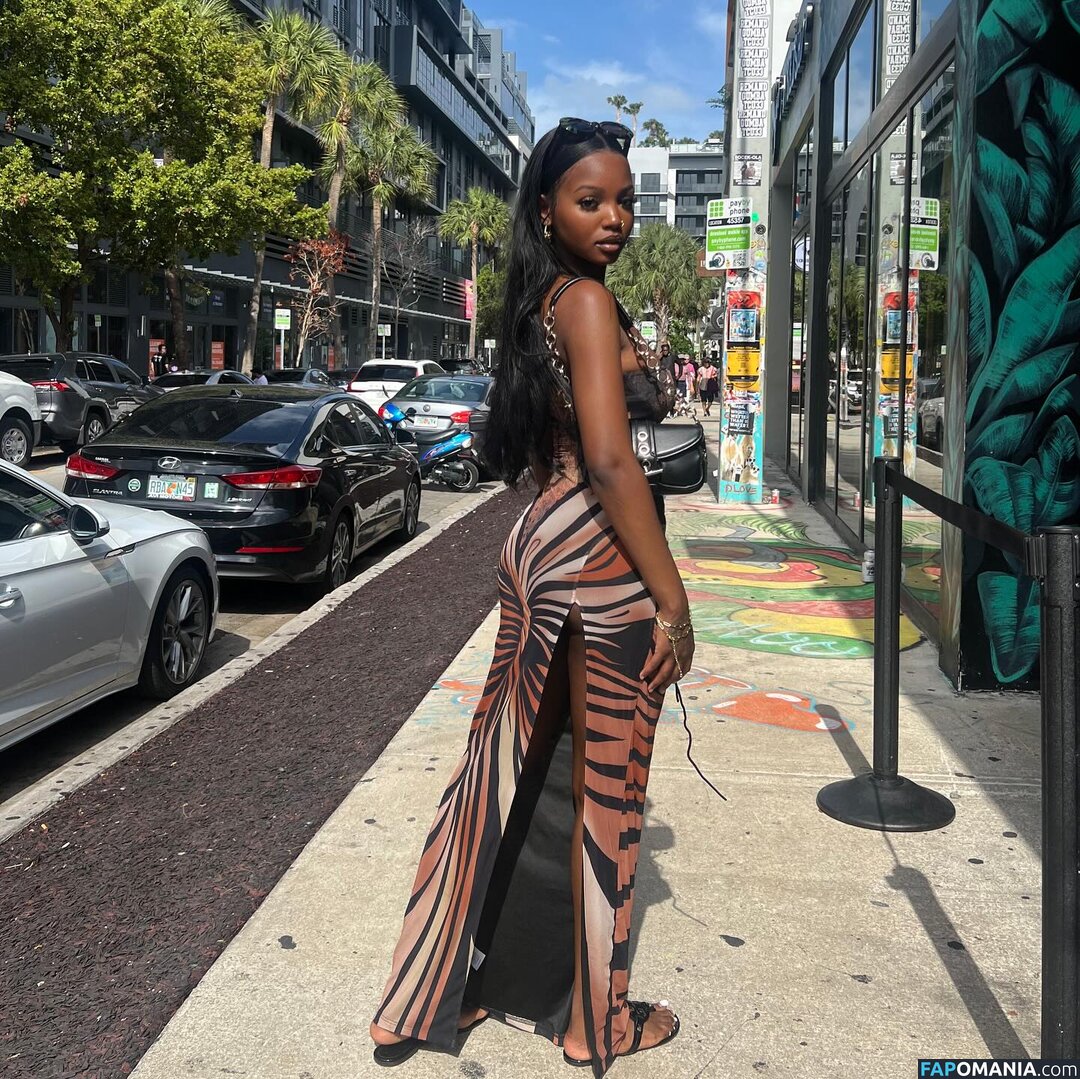 Chelley Bissainthe / _slimthin / chelley.b / itschelleyb Nackt OnlyFans  Geleaktes Foto #1