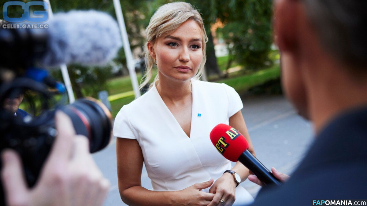 Ebba Busch Nackt OnlyFans  Geleaktes Foto #2