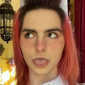 Ella Hollywood