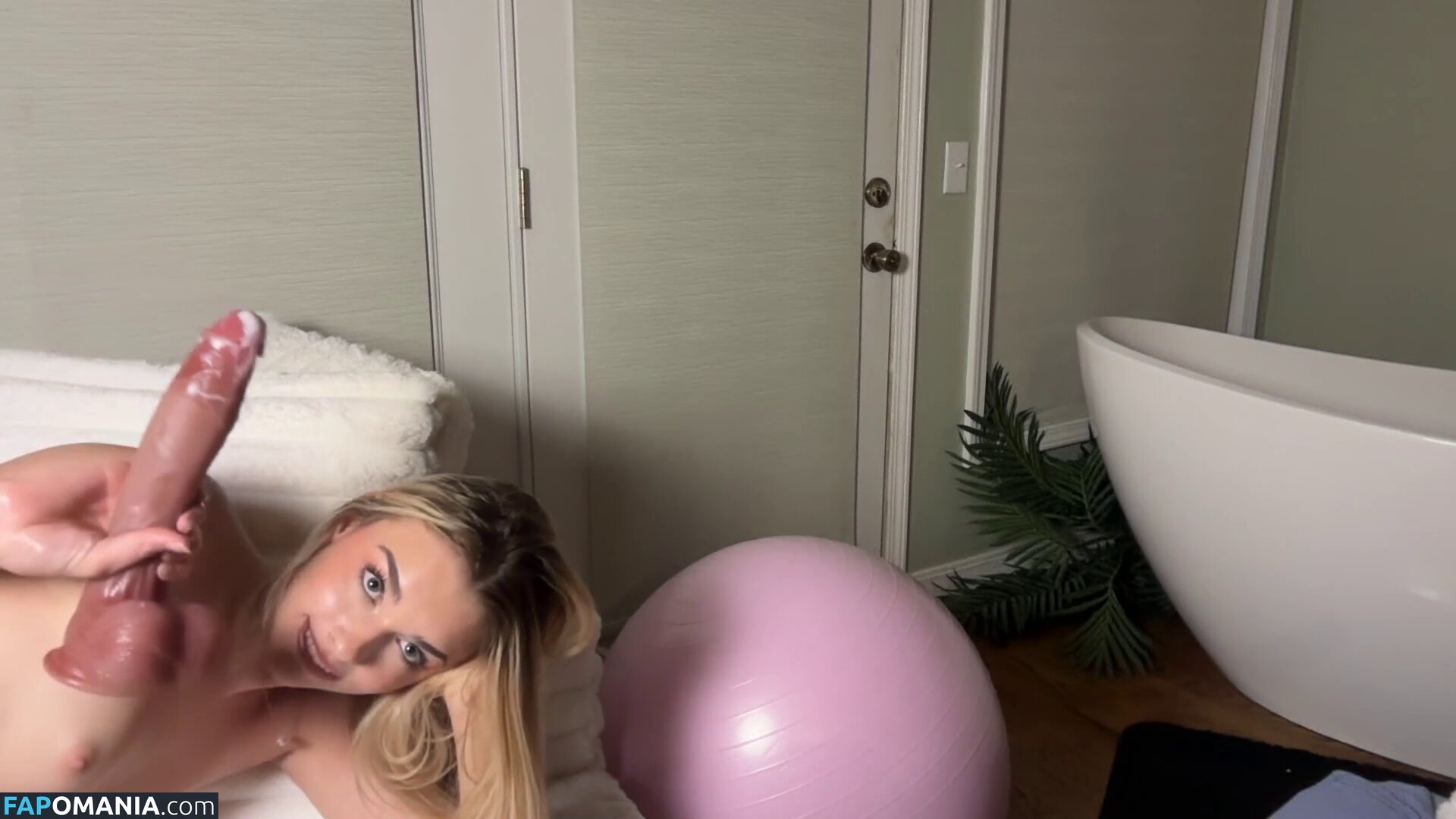 Ella Lowe / ellalowe Nackt OnlyFans  Geleaktes Foto #2