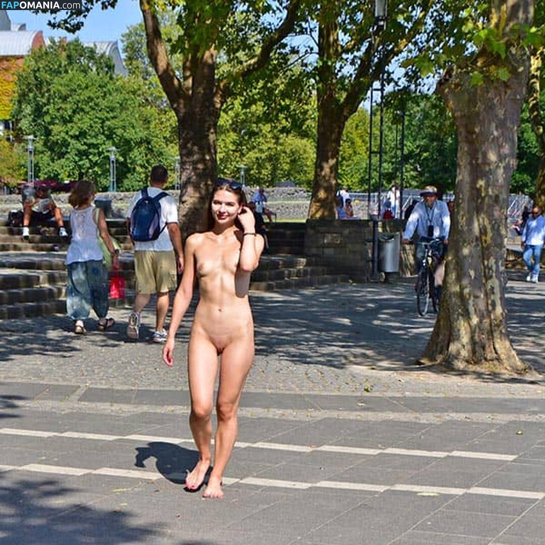 Emily Moon Nackt OnlyFans  Geleaktes Foto #3