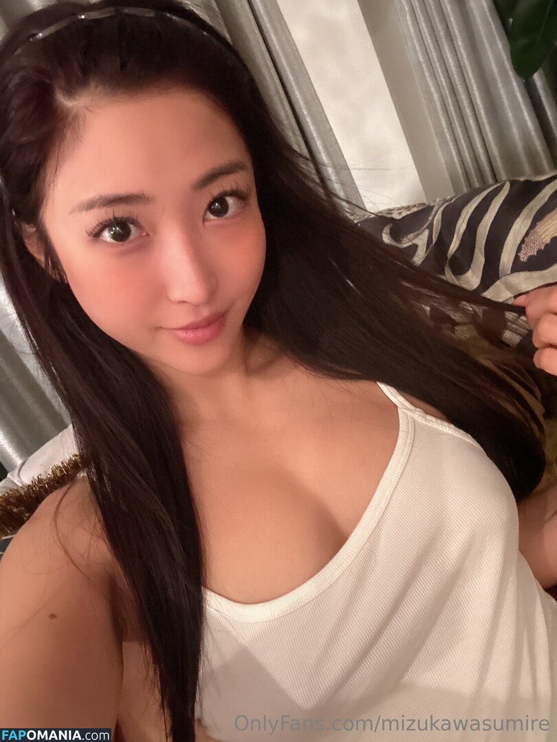 Emiri Momata / emirimomota / mizukawasumire Nackt OnlyFans  Geleaktes Foto #20