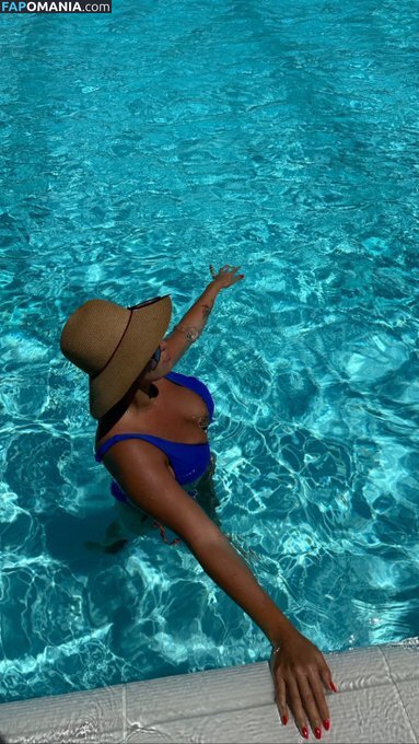 Feyza Akbal / Feyzakball / Foumomy Nackt OnlyFans  Geleaktes Foto #11