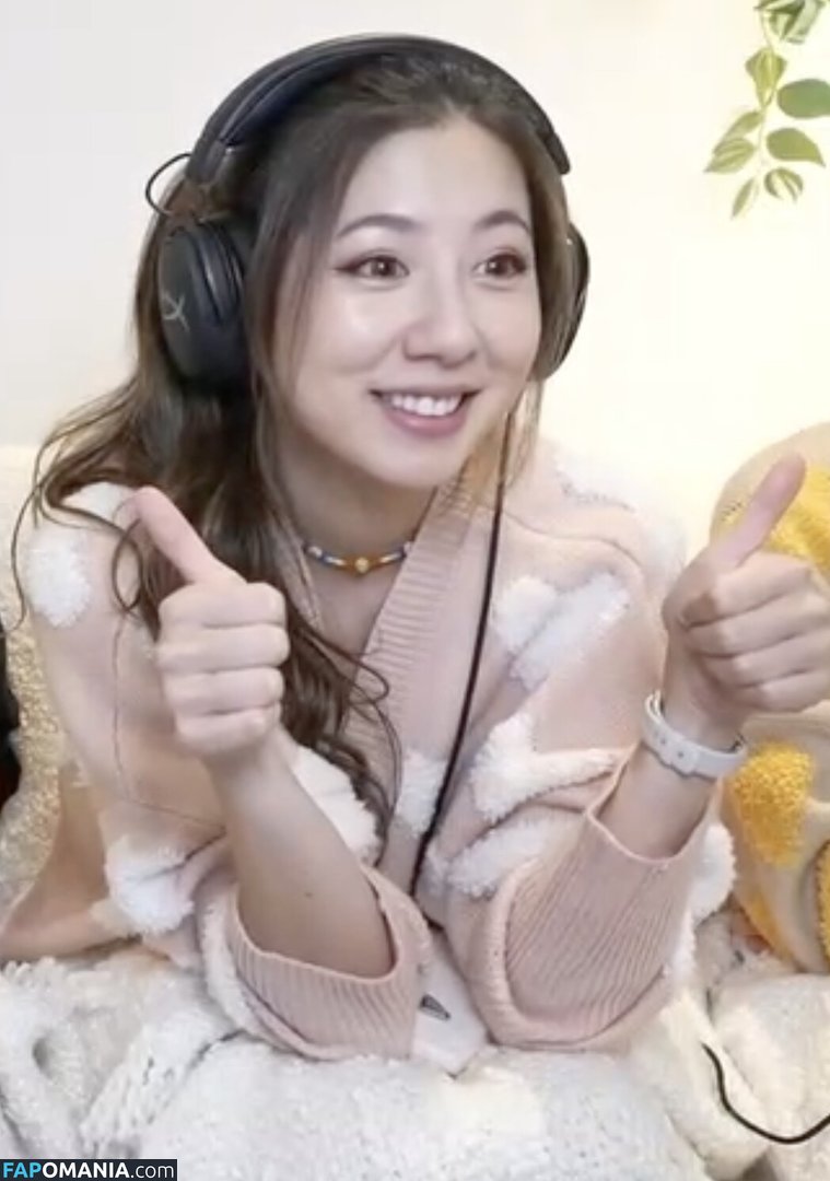 Fuslie / Leslie Nackt OnlyFans  Geleaktes Foto #52