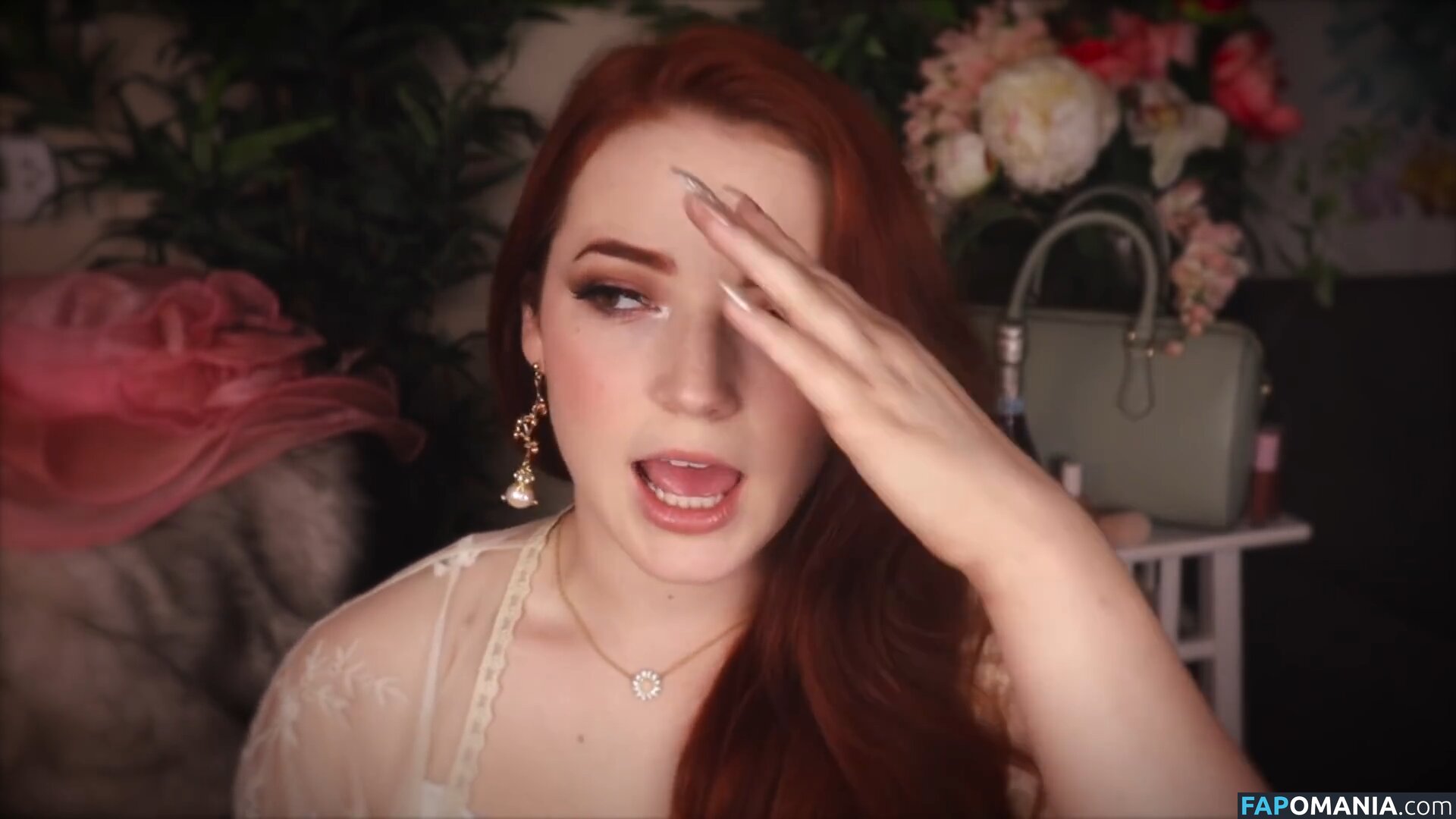 Erin Timony / Fresh Blush ASMR / Goodnight Moon / fresh.blush / goodnightmoonasmr Nackt OnlyFans  Geleaktes Foto #13