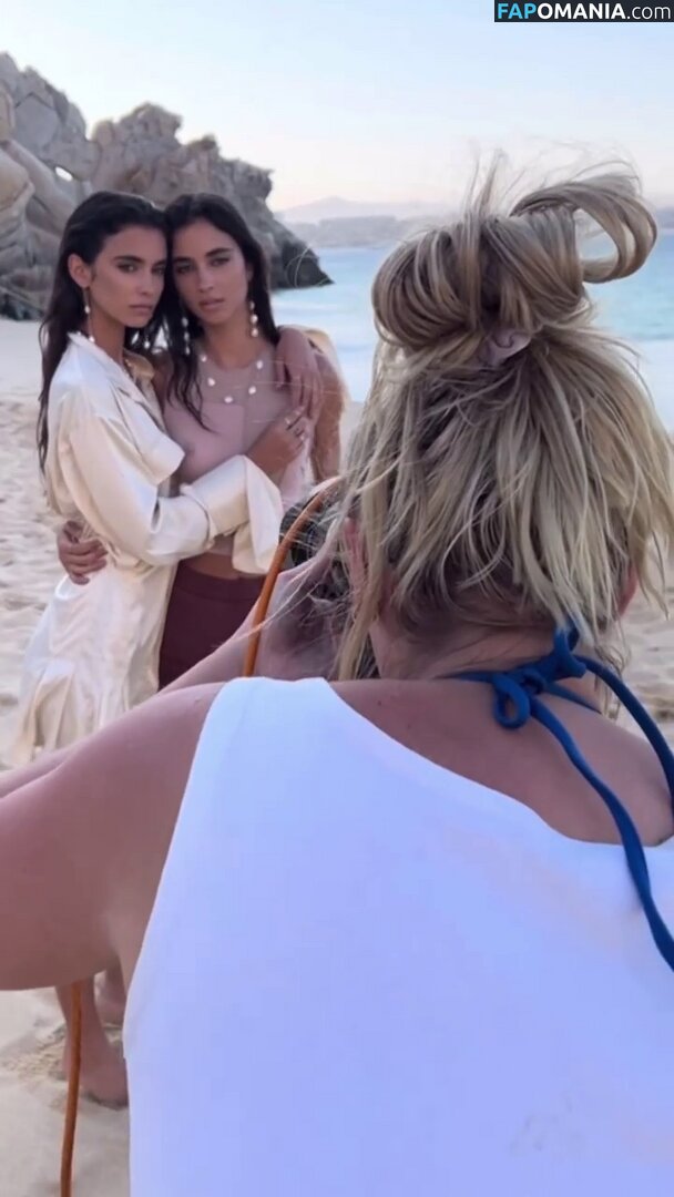 Elisha Herbert / Herbert Twins / Renee Herbert / elisha__h Nackt OnlyFans  Geleaktes Foto #10