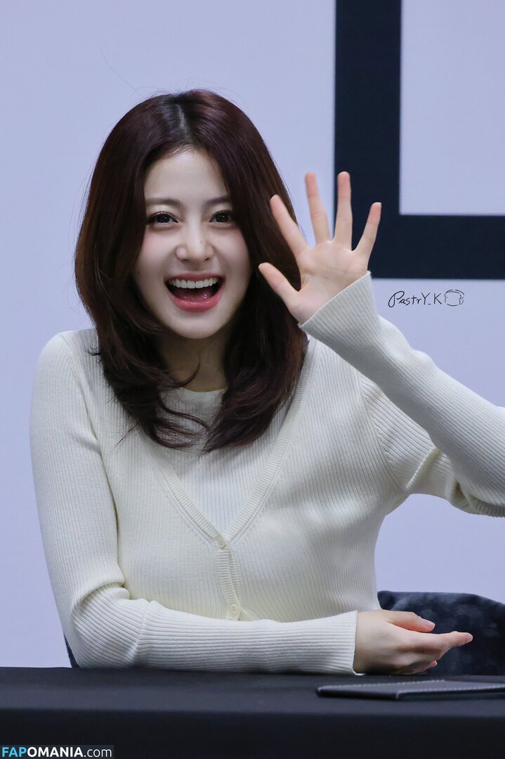 Huh Yunjin 허윤진 / LESSERAFIM / yunjin_lesserafims Nackt OnlyFans  Geleaktes Foto #7