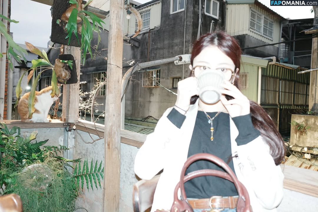 Huh Yunjin 허윤진 / LESSERAFIM / yunjin_lesserafims Nackt OnlyFans  Geleaktes Foto #14
