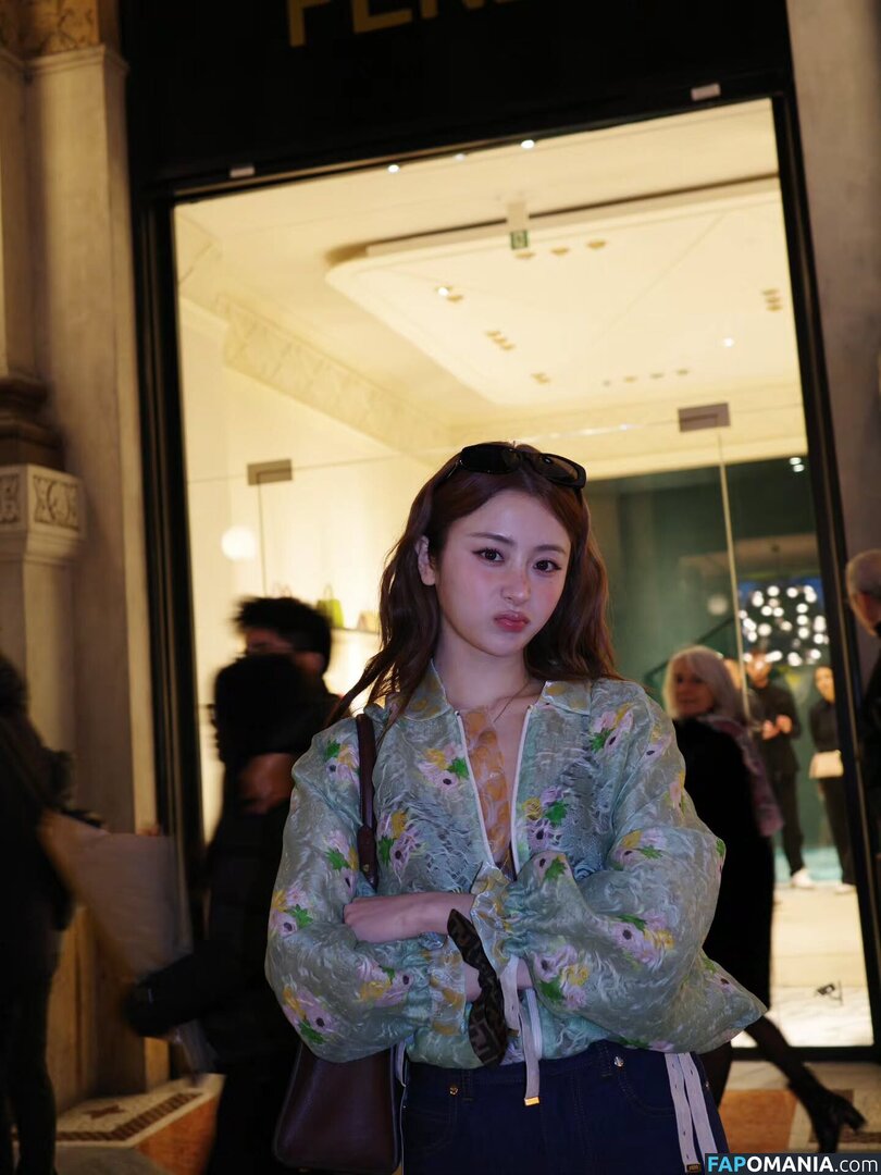 Huh Yunjin 허윤진 / LESSERAFIM / yunjin_lesserafims Nackt OnlyFans  Geleaktes Foto #32