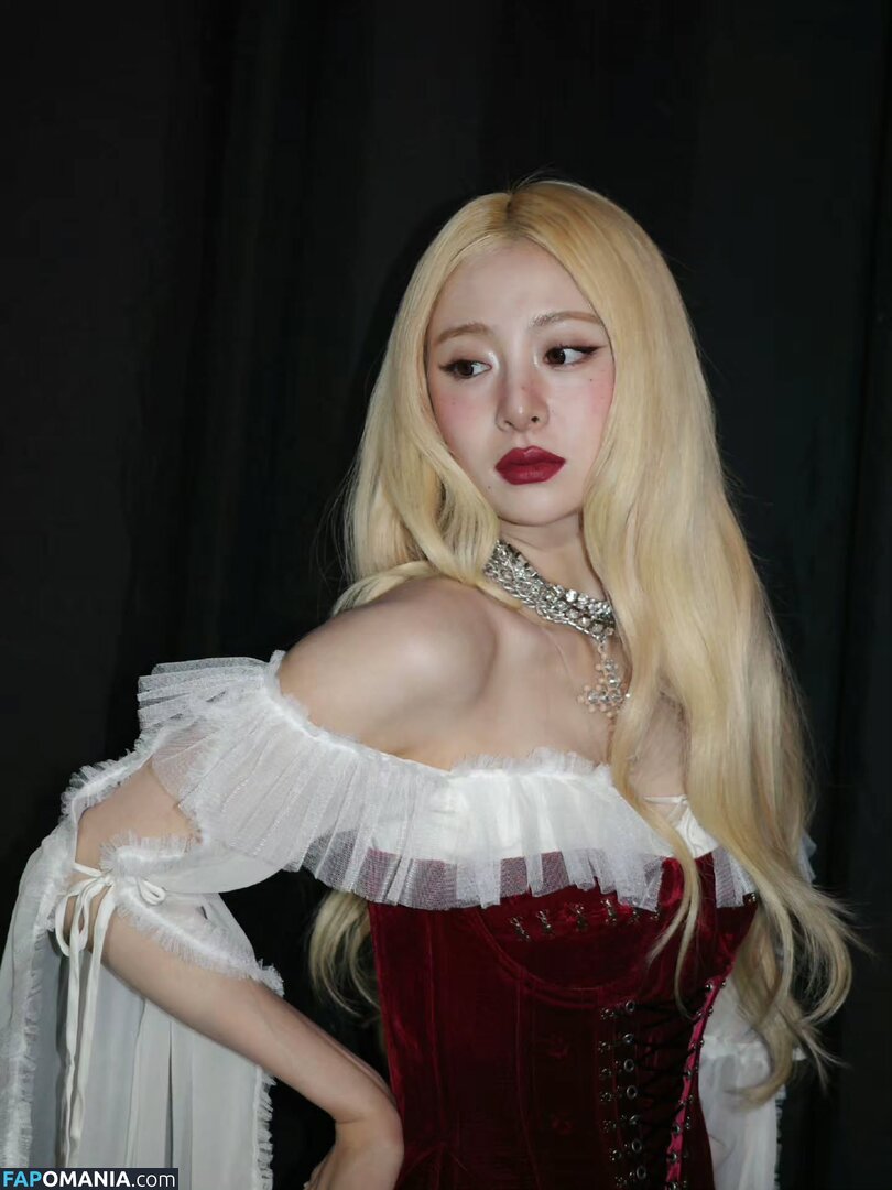 Huh Yunjin 허윤진 / LESSERAFIM / jenaissante Nackt OnlyFans  Geleaktes Foto #53
