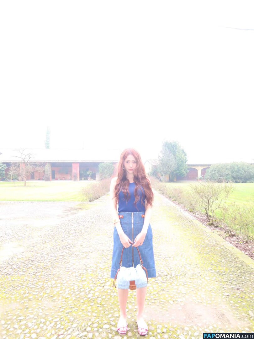 Huh Yunjin 허윤진 / LESSERAFIM / jenaissante Nackt OnlyFans  Geleaktes Foto #87