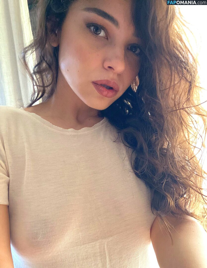 Eirenebelle / Irene Apostu / Irenebelle Nackt OnlyFans  Geleaktes Foto #1