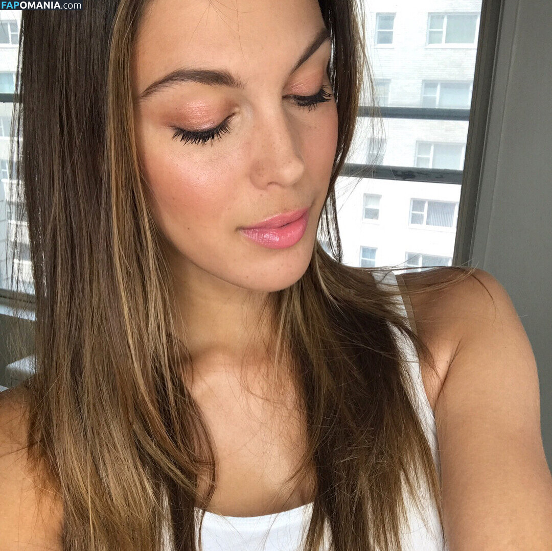 Iris Mittenaere / irismittenaere / summerxiris Nackt OnlyFans  Geleaktes Foto #10