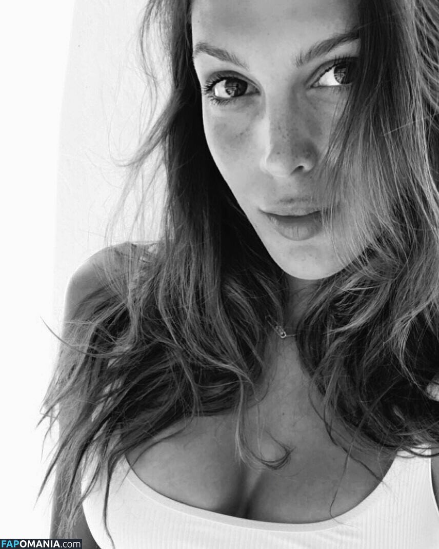 Iris Mittenaere / irismittenaere / summerxiris Nackt OnlyFans  Geleaktes Foto #36
