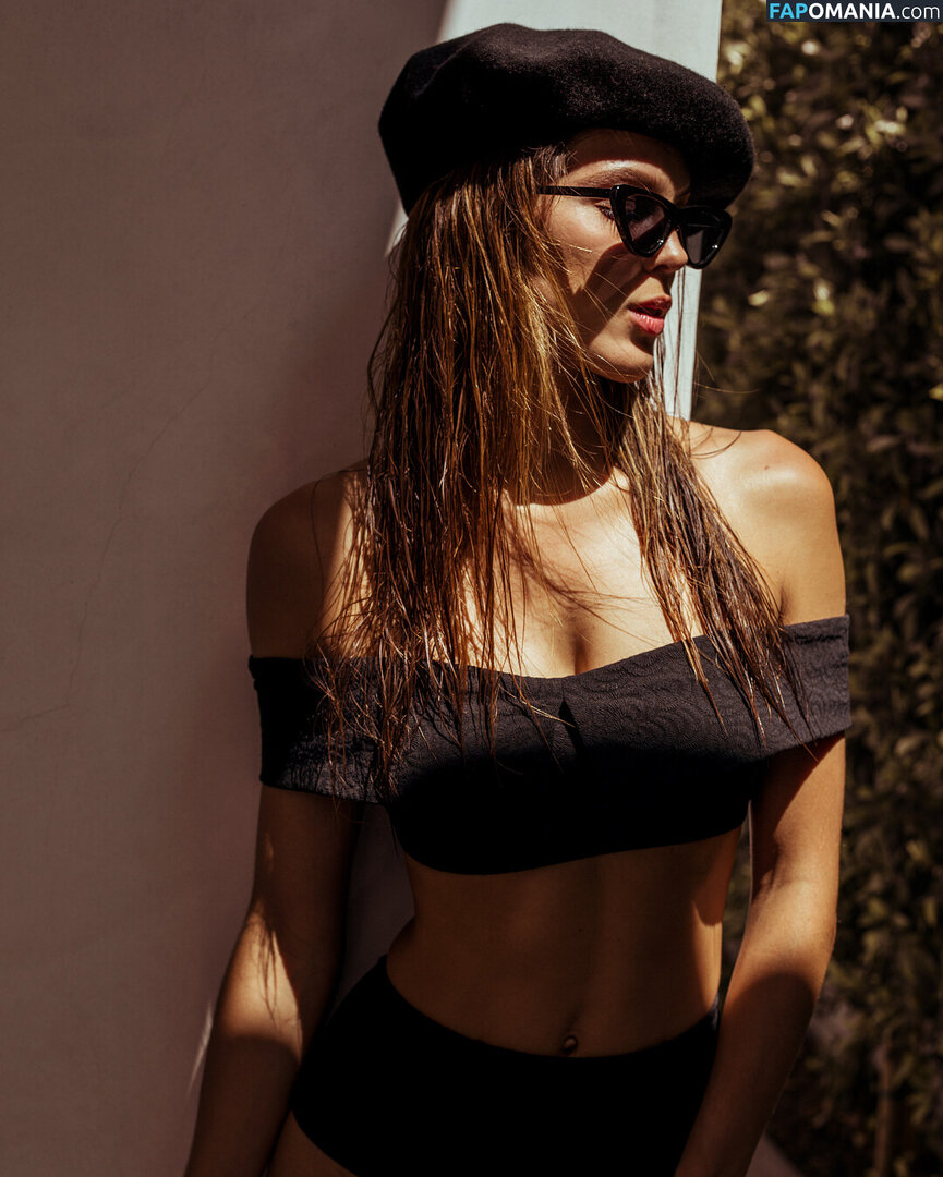 Iris Mittenaere / irismittenaere / summerxiris Nackt OnlyFans  Geleaktes Foto #39