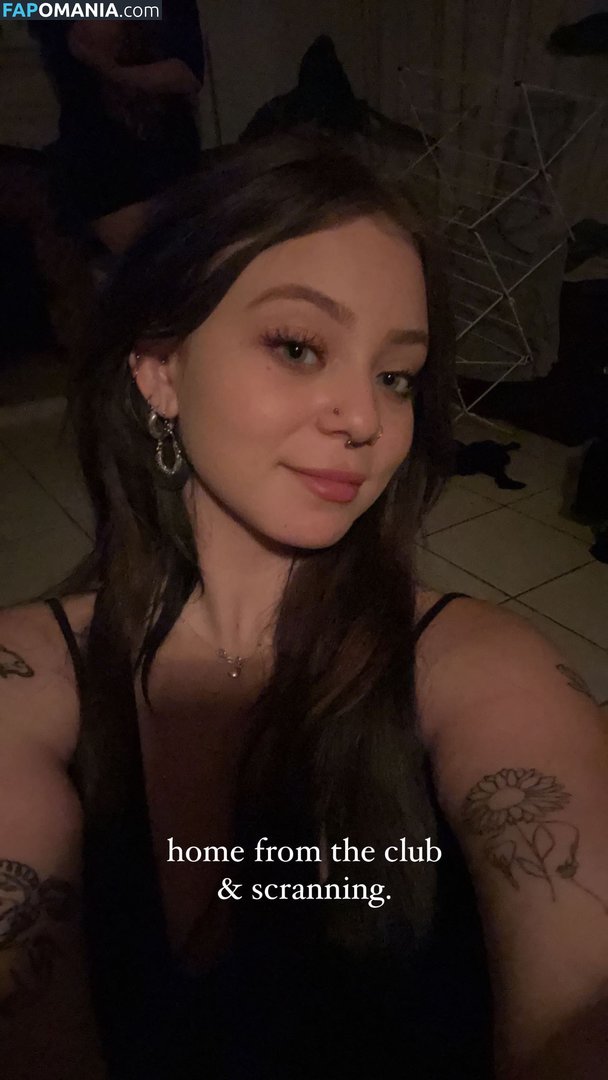 Isabella Dorta / isabelladortapoetry444 Nackt OnlyFans  Geleaktes Foto #17