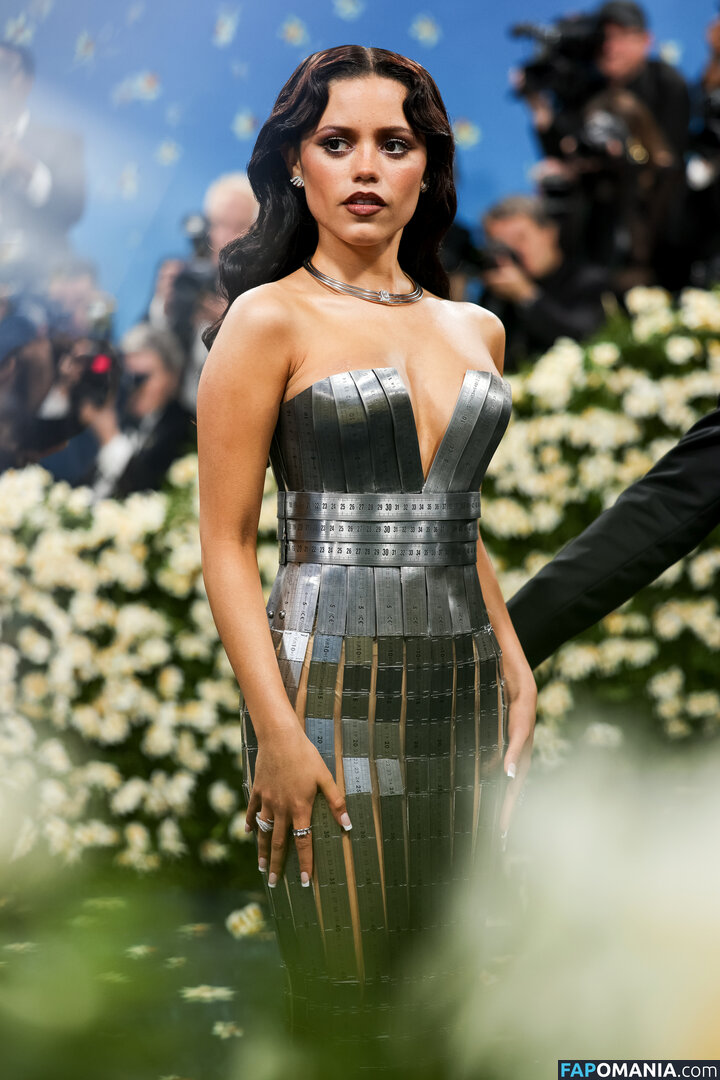 Jenna Ortega / Page / jennaortega Nackt OnlyFans  Geleaktes Foto #1582