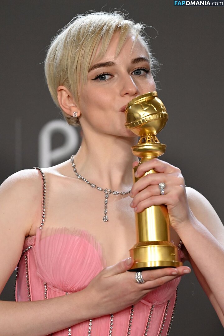 Julia Garner / juliagarnerofficial / ztyg_29 Nackt OnlyFans  Geleaktes Foto #2