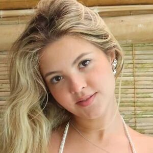 Julia Gomes