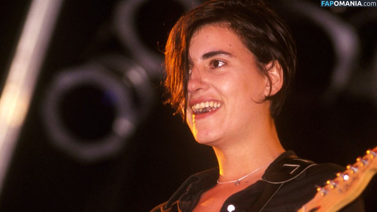 Justine Frischmann Nackt OnlyFans  Geleaktes Foto #3