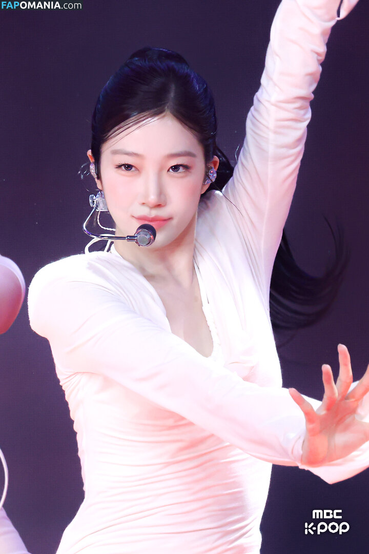 Kazuha Nakamura 中村 一葉 / LESSERAFIM / zuhazana Nackt OnlyFans  Geleaktes Foto #36