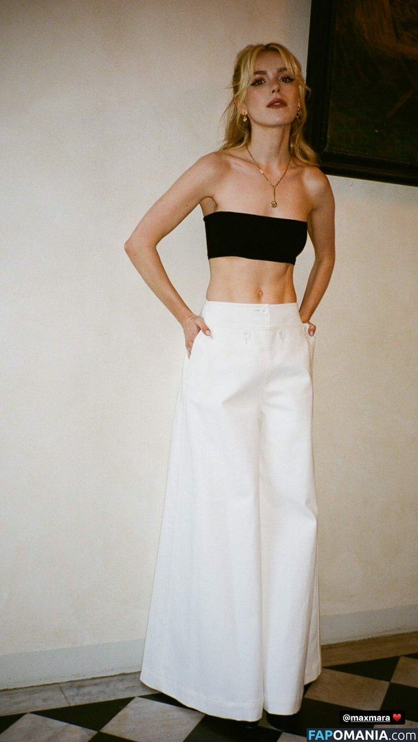 AdventuresSabrina / Kiernan Shipka / kiernanshipka Nackt OnlyFans  Geleaktes Foto #86