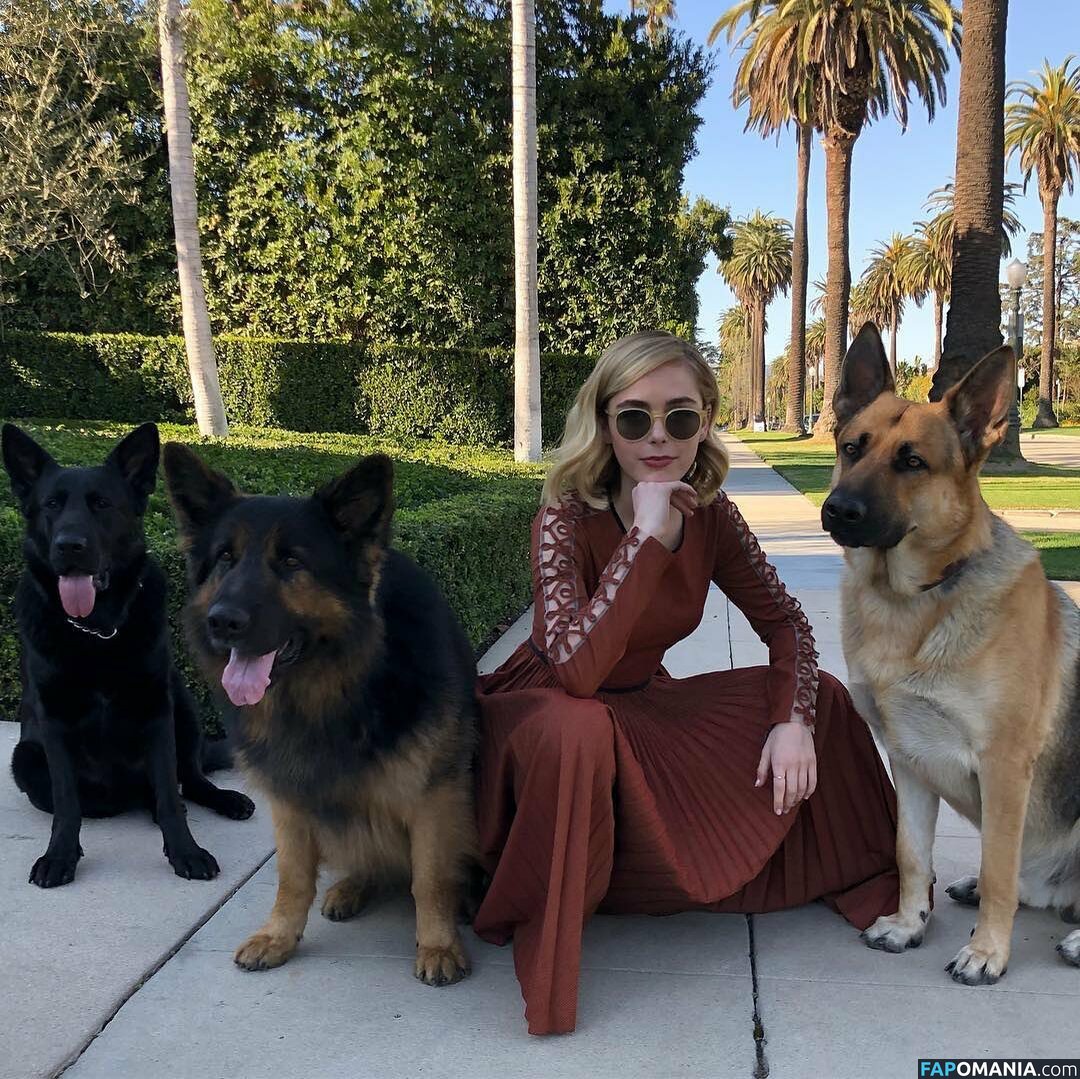 AdventuresSabrina / Kiernan Shipka / kiernanshipka Nackt OnlyFans  Geleaktes Foto #656