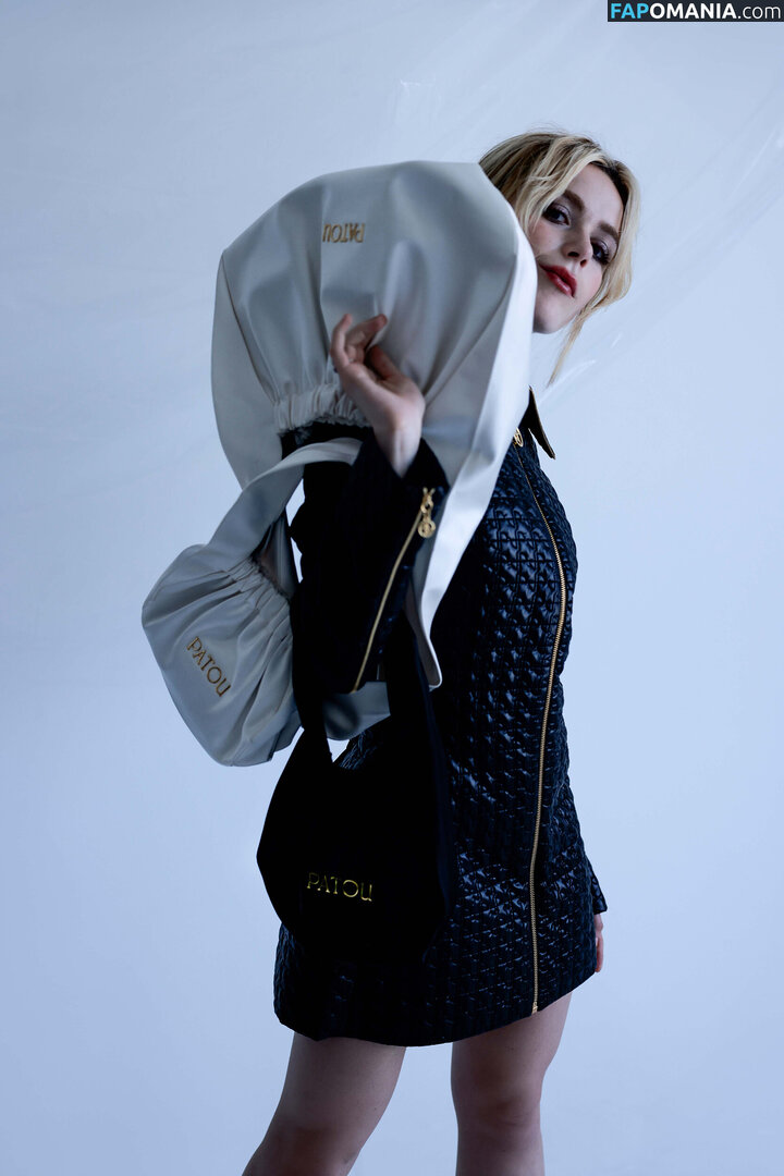 AdventuresSabrina / Kiernan Shipka / kiernanshipka Nackt OnlyFans  Geleaktes Foto #1532