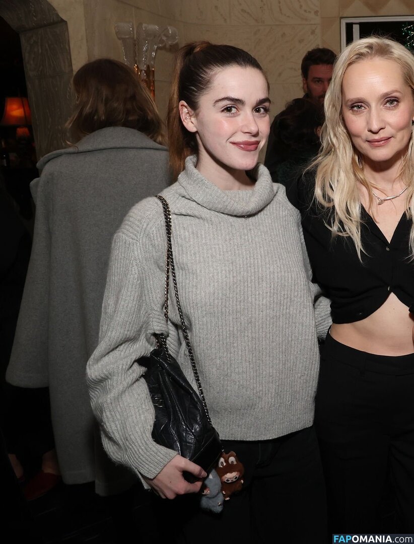 AdventuresSabrina / Kiernan Shipka / kiernanshipka Nackt OnlyFans  Geleaktes Foto #1551