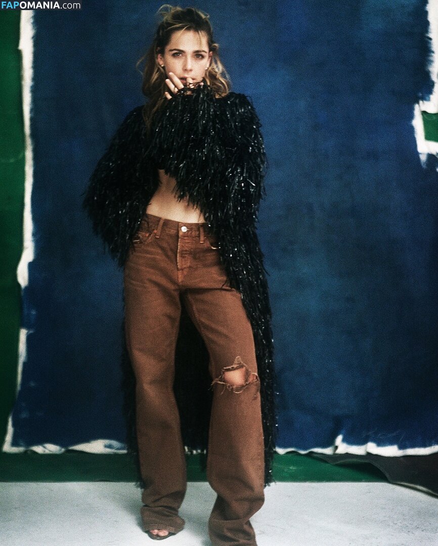 AdventuresSabrina / Kiernan Shipka / kiernanshipka Nackt OnlyFans  Geleaktes Foto #1554