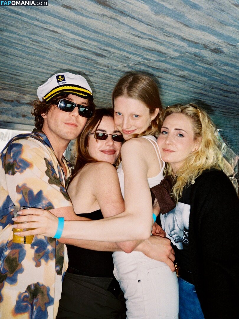 AdventuresSabrina / Kiernan Shipka / kiernanshipka Nackt OnlyFans  Geleaktes Foto #1579