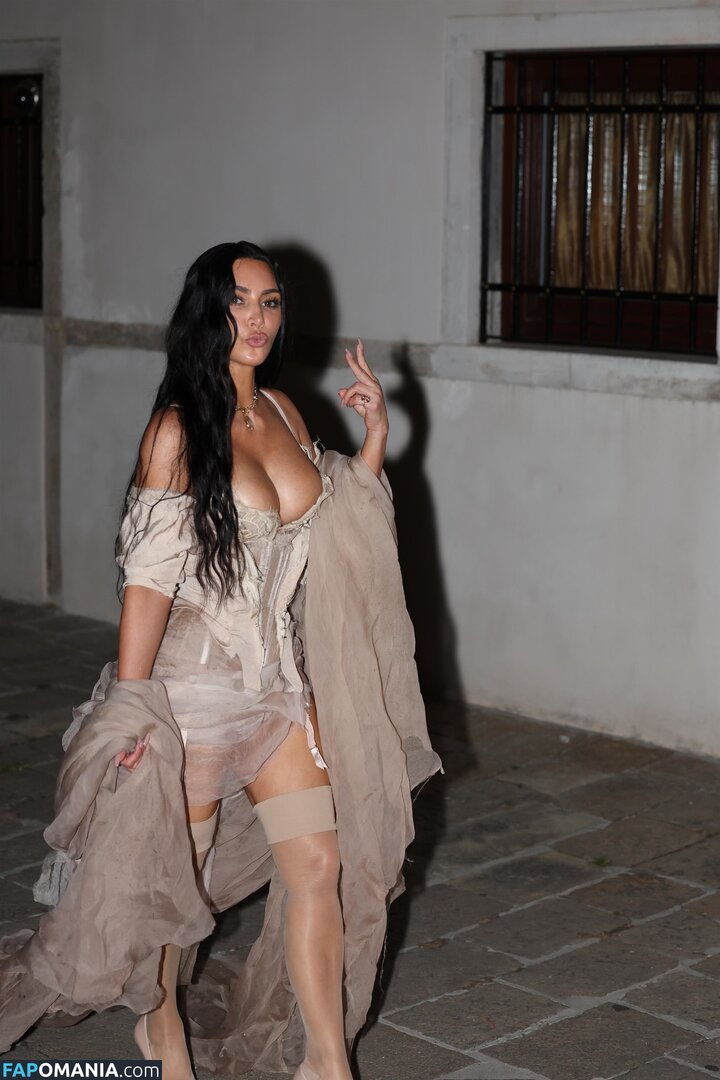 Kim Kardashian / kimkadarshian / kimkardashian Nackt OnlyFans  Geleaktes Foto #23