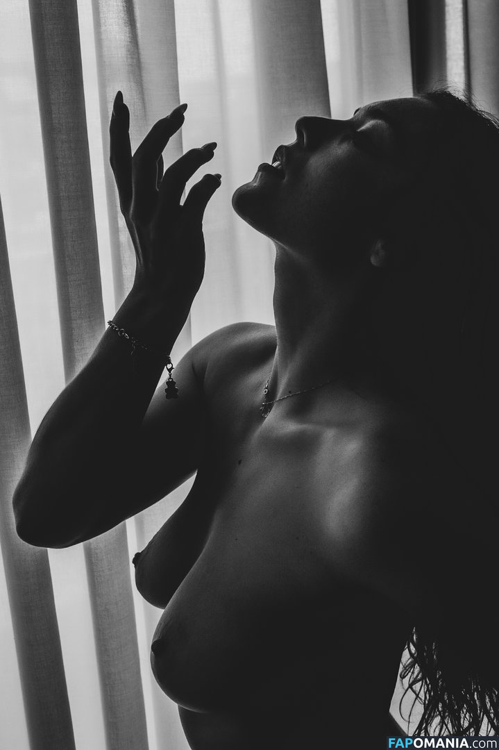 Kimkah / Kimkardhashish / Kimpoossyble / laurakimka Nackt OnlyFans  Geleaktes Foto #13