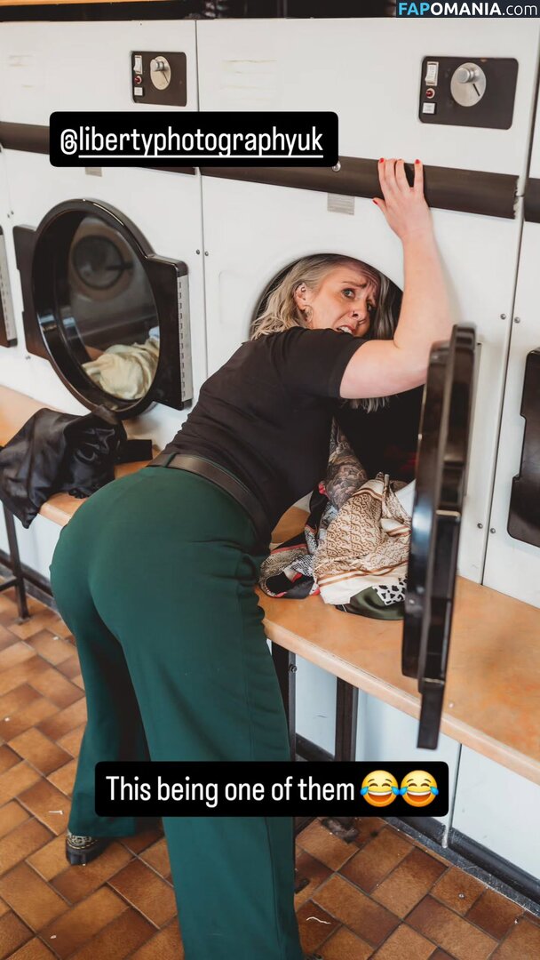 KneeDeepInLife / Laura Belbin / knee_deep_in_life Nackt OnlyFans  Geleaktes Foto #1